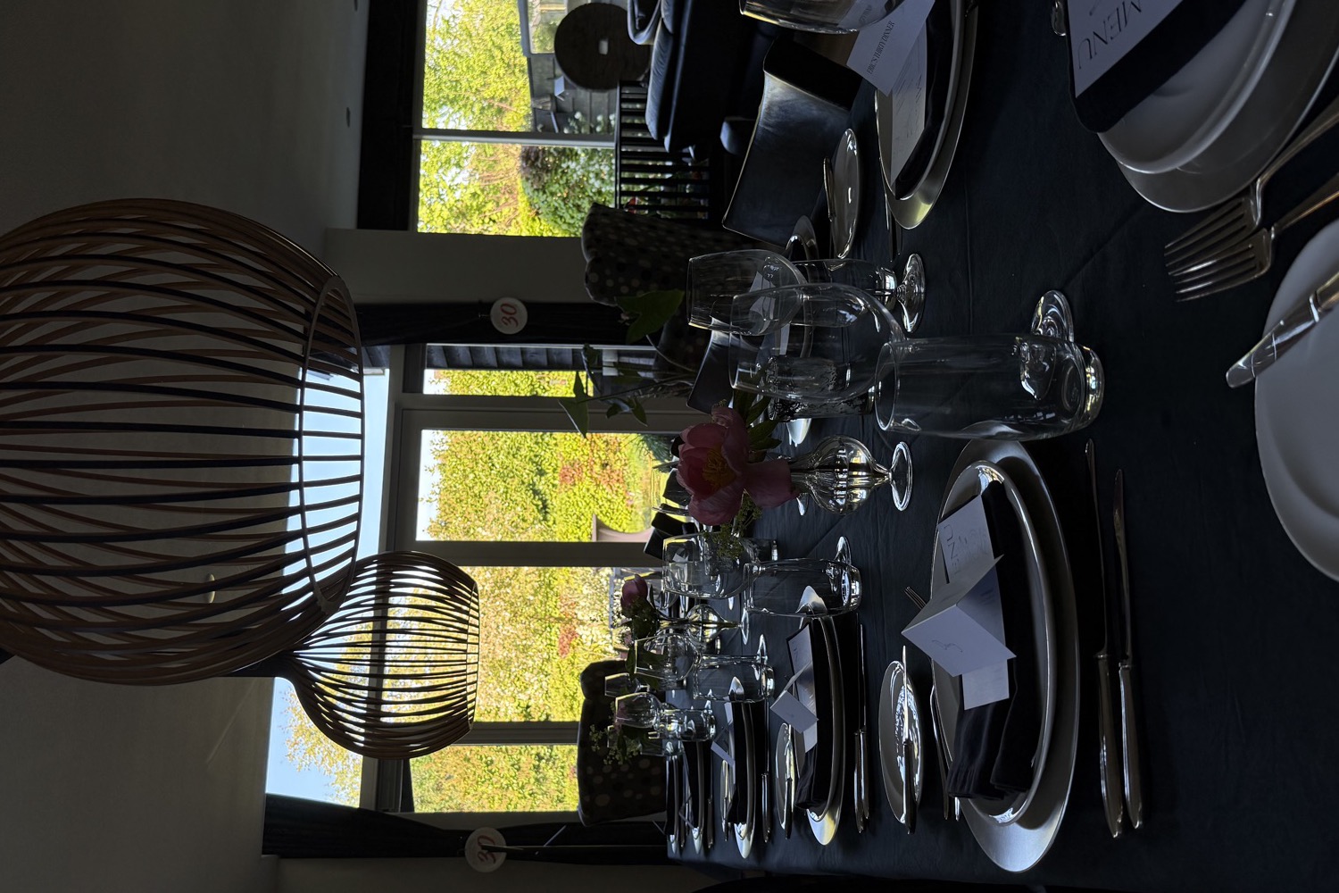 Gedekte tafel voor het diner